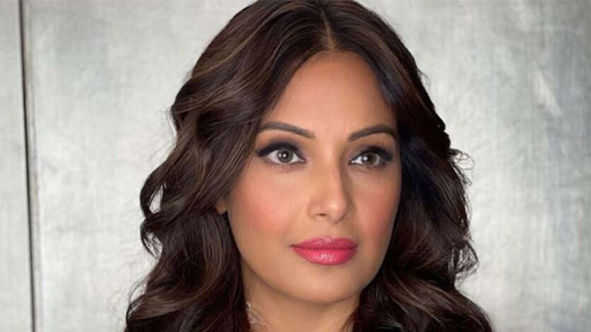 அவர் வாய் ரொம்ப நாரும் என நடிக்க மறுத்த பிபாசா பாசு.. உச்ச கட்ட அவமானத்தில் நட்சத்திர நடிகர்