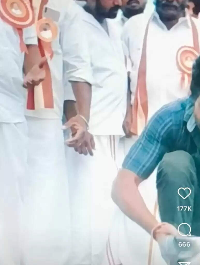 மாவீரன் படத்தில் விஜய்யின் தவெக கொடி.. அப்ப புரியல இப்ப புரியுது என வைரலாகும் புகைப்படங்கள்