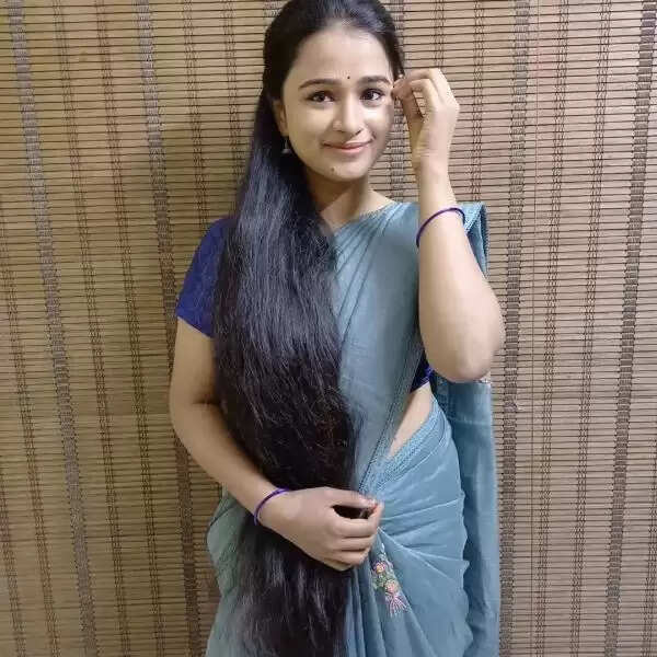 புருஷன் போன கவலை கொஞ்சம்கூட இல்லை.. ஃபுல் மேக்கப்பில் கன்னிகா!