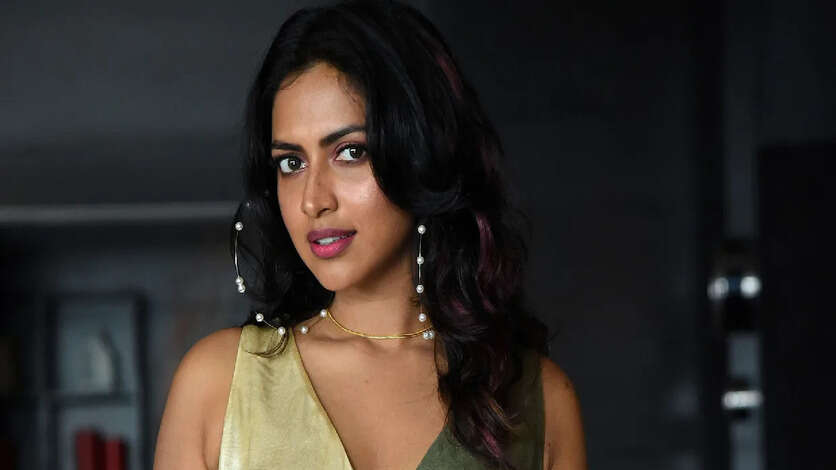 காசு காசுன்னு தாராள கவர்ச்சியை காட்டிய 5 நடிகைகள்.. மொத்தமாக சோலியை முடித்த கேரியர்