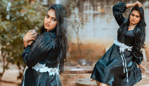 அட இவங்க தான் சில்க்கின் ஜெராக்ஸ் காப்பி.. வைரலாகும் மார்க் ஆண்டனி பிரியாவின் புகைப்படங்கள்