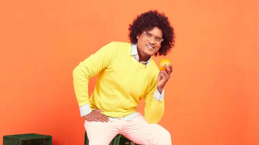 வித்தியாசமான டைட்டிலுடன் முதல் முறையாக ஹீரோவான விஜய் டிவி புகழ்.. யோகி பாபுவை தொட்டுருவாரு போல