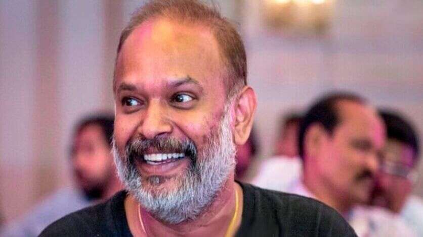 அப்பா, பிள்ளை காம்போ.. இசையில் மூழ்கடிக்க உள்ள வெங்கட் பிரபு