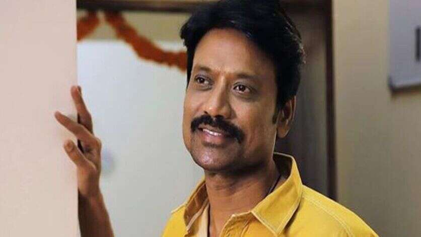 தலைவரே உங்கள ஹாக் பண்ணிட்டாங்களா.? 31 வயது நடிகையிடம் ஜொள்ளு விடும் SJ சூர்யா