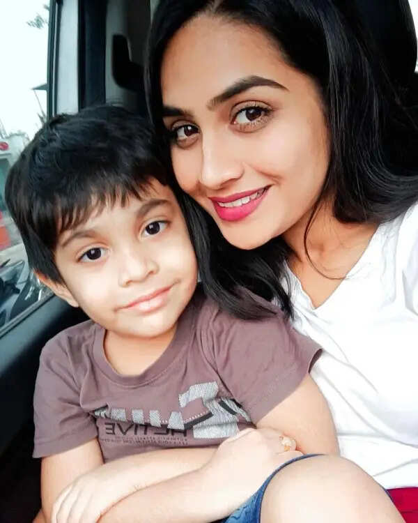 சிறகடிக்கும் ஆசை வில்லி ரோகினிக்கு இவ்வளவு பெரிய பையனா.? இன்ஸ்டாவில் வெளியான புகைப்படங்கள்