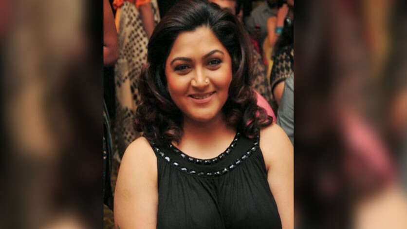 இளசுகளின் தூக்கத்தை கெடுத்த குஷ்புவின் 5 படங்கள்.. இவங்களுக்கு கோவில் கட்டியது தப்பே இல்ல