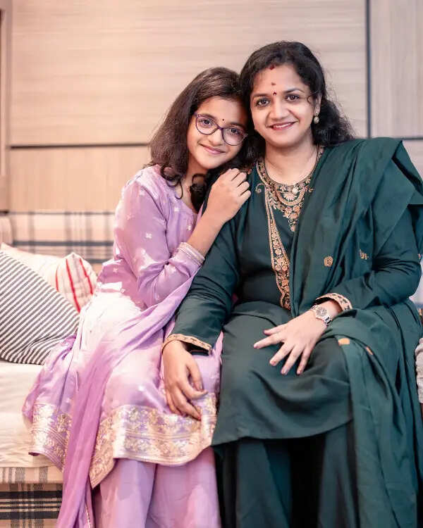 குட்டி பொண்ணு ஆராதனாவா இது.. ஆர்த்தியுடன் தீயாக பரவும் சிவகார்த்திகேயன் மகளின் போட்டோ