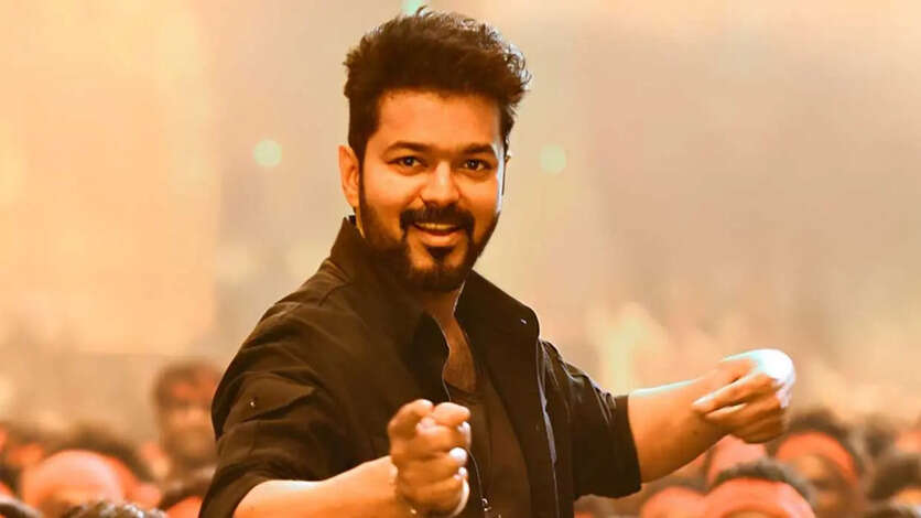 ப்ளூ சட்டை, நியூ லுக் என ஆளே மாறிய விஜய்.. பரபரப்பை கிளப்பிய மீட்டிங், வைரலாகும் புகைப்படம்