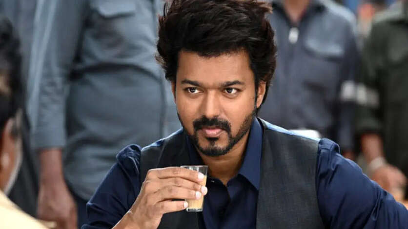 விஜய் அரசியலுக்குள் நுழைவது இவரை எதிர்க்கத்தான்..  பல வருடங்கள் தொடரும் பகை