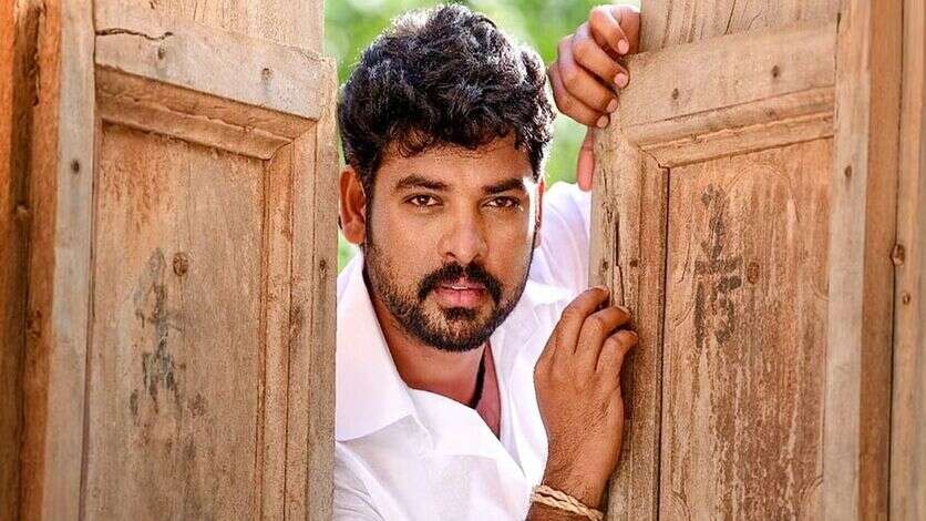 இரட்டைக் குதிரையில் சவாரி செய்யும் விமல்.. டேமேஜ் ஆன பெயரை தூக்கி நிறுத்த போட்ட பிளான்