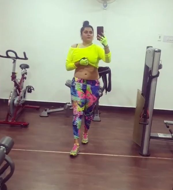 namitha-gym-photo-cinemapettai