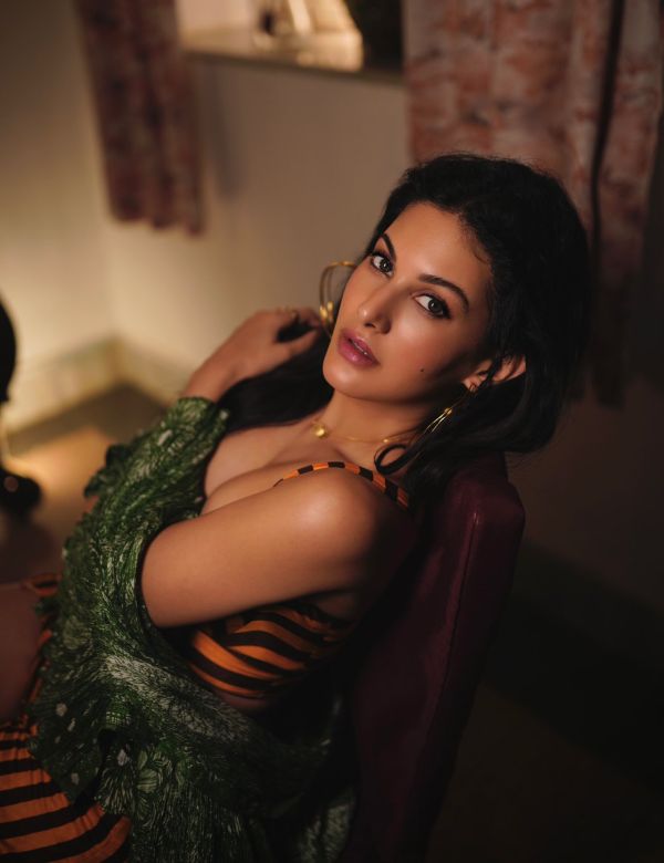 amyra-dastur-cinemapettai-01