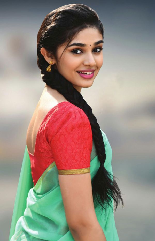 kriti-shetty-cinemapettai