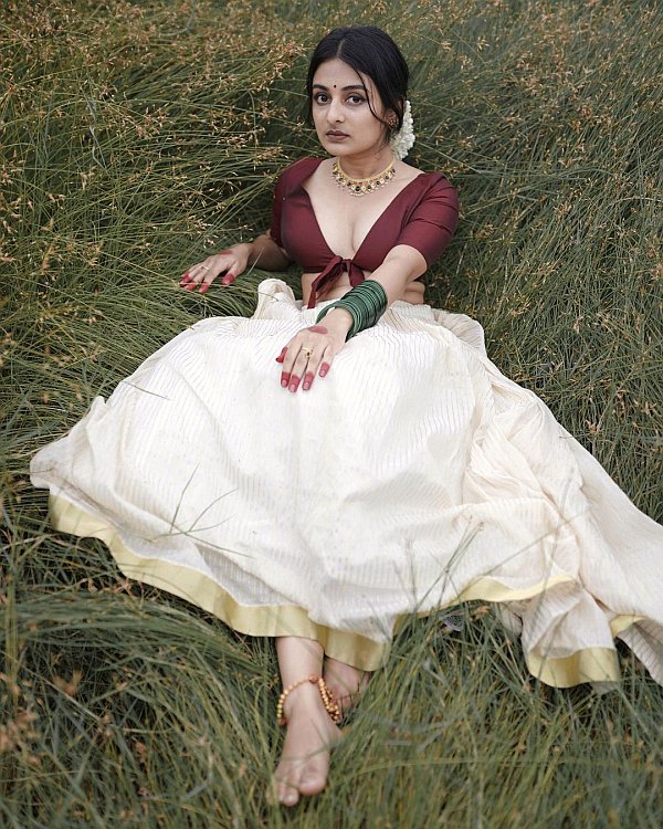 esther-anil