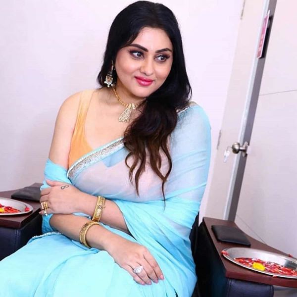 namitha-cinemapettai-01