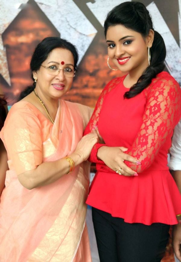 sumithra-daughter-cinemapettai