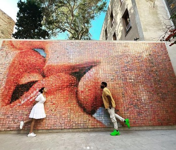 kiss-wall-nayanthara-vignesh-shivan-kissing