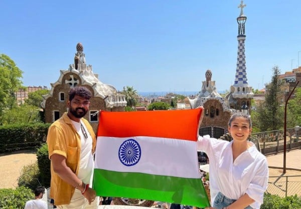 nayanthara-vignesh-shivan-flag-independence-day-cinemapettai-latest