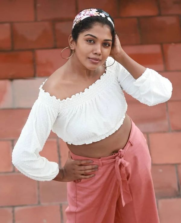 riythvika-3-cinemapettai