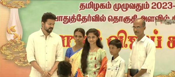 vijay-meet-students