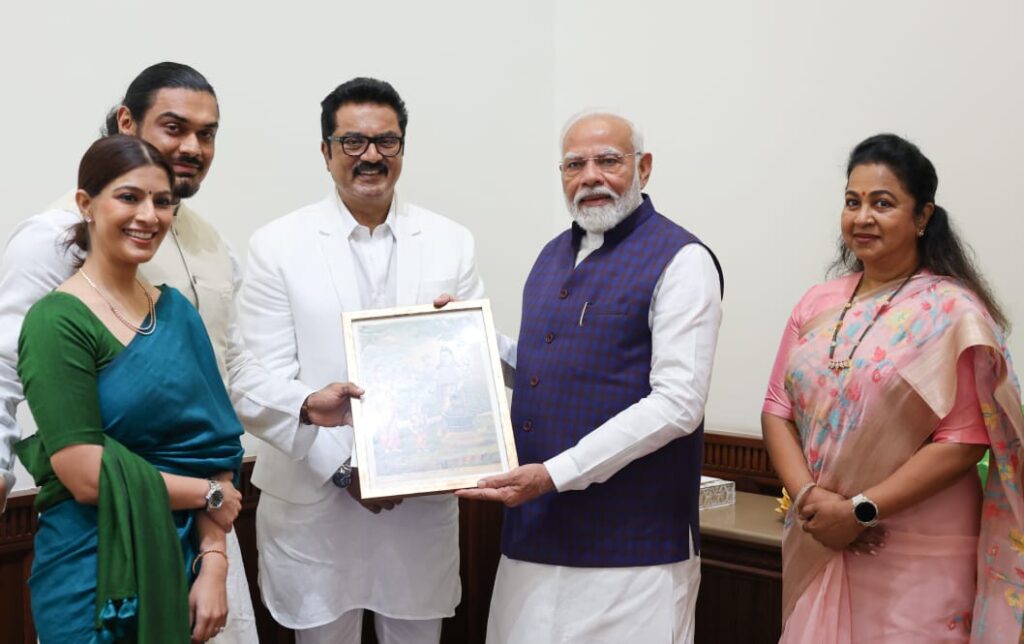 Sarathkumar family with modi