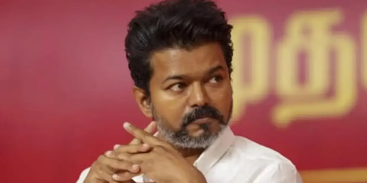 தலை தப்புமா TVK.. இந்நாள் வரை காப்பாத்தி வைத்திருந்த பெயரை காற்றில் பறக்க விட்ட விஜய்